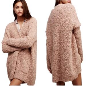 Free People Blush Pink Boucle Fuzzy Chunky Knit Oversized V-Neck Cardigan - S